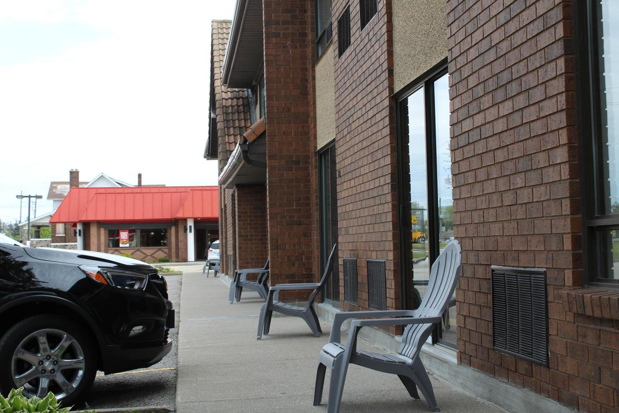 查塔姆康福特茵酒店 Chatham-Kent 外观 照片